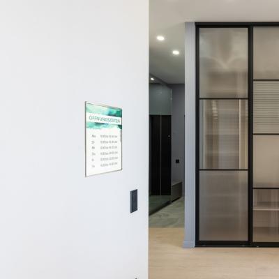 Tuerschild Vitrum G aus Glas und Edelstahl DIN A4